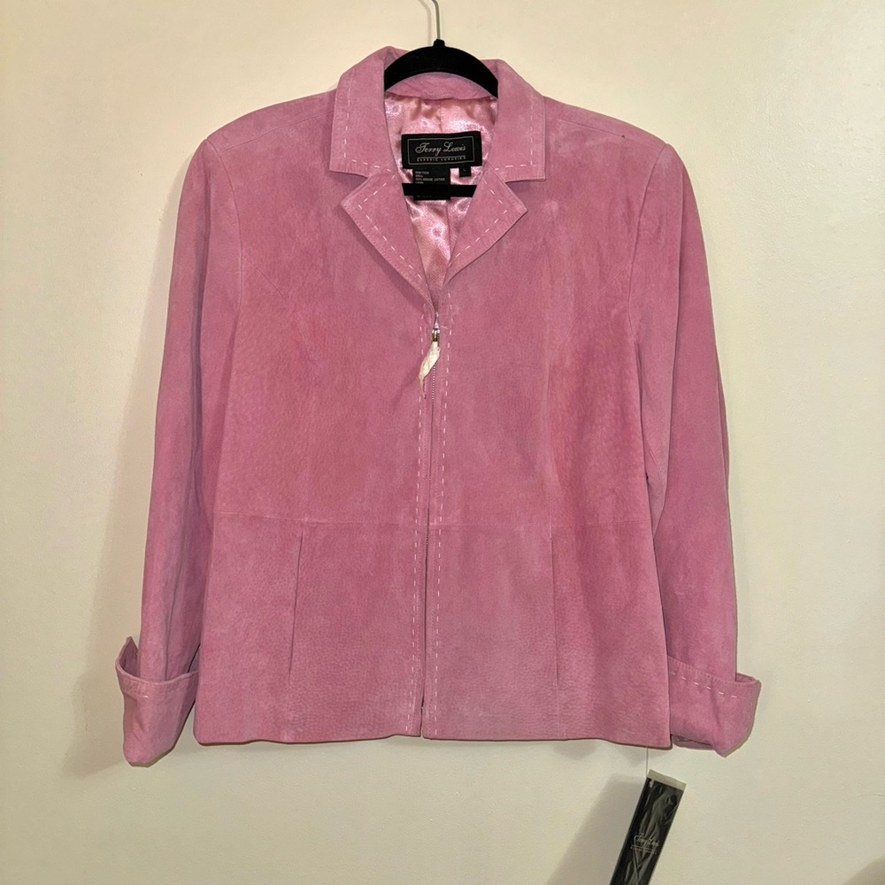 Vintage Terry Lewis Classic Luxuries
100% genuine leather and suede jacket